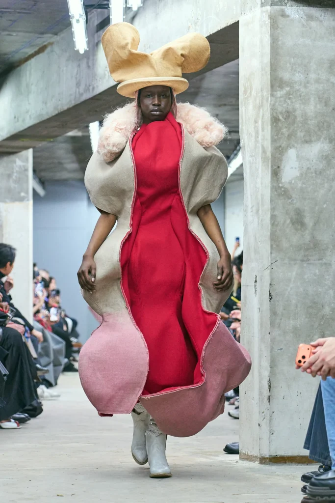 Dom Mody Comme Des Garçons